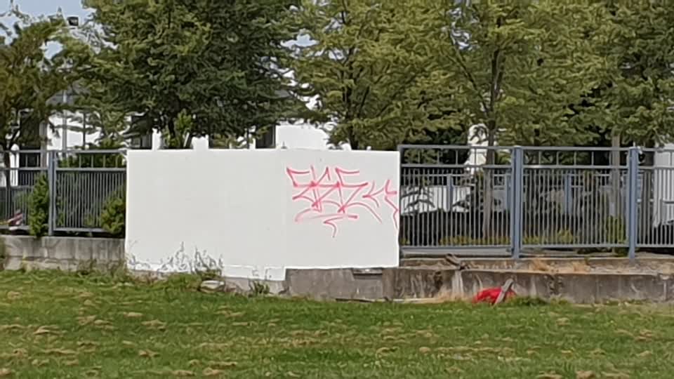 The photograph attached to this graffiti report