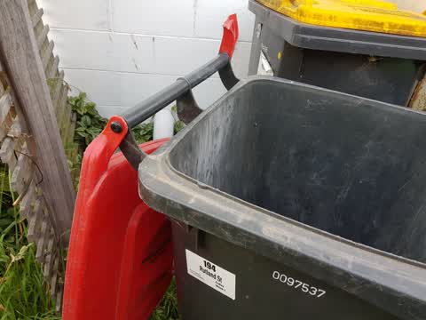 Rubbish/Recycling, a report photo