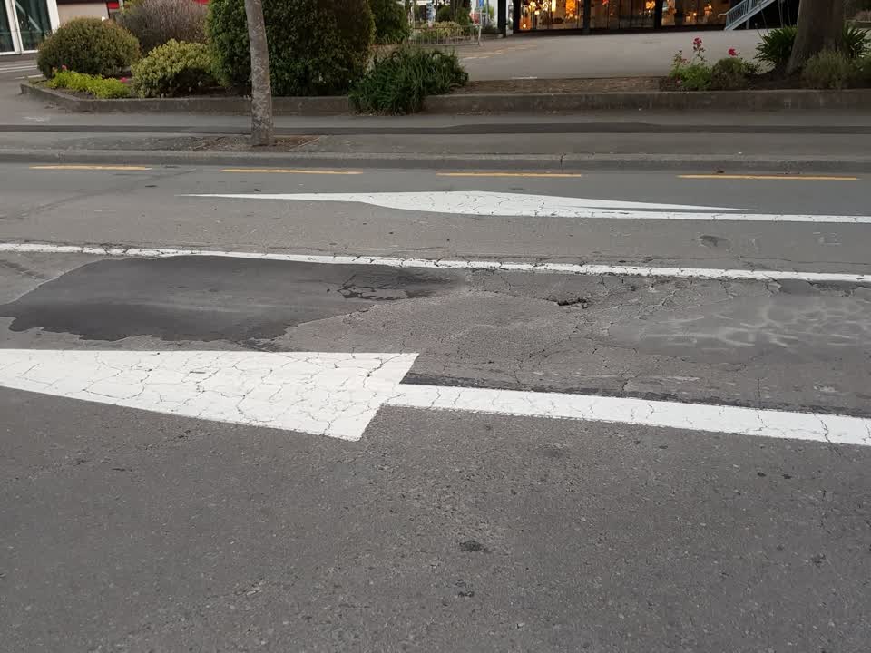The photograph attached to this roading/streets report
