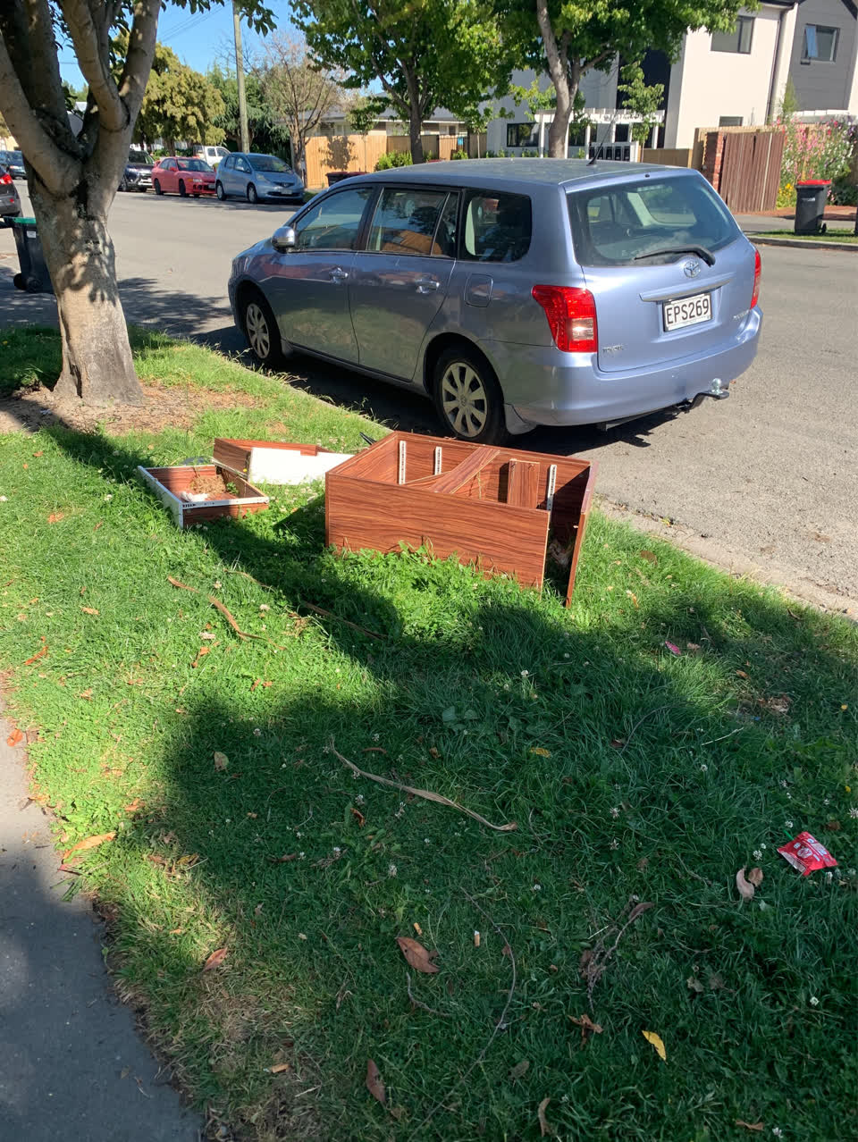 The photograph attached to this rubbish/recycling report