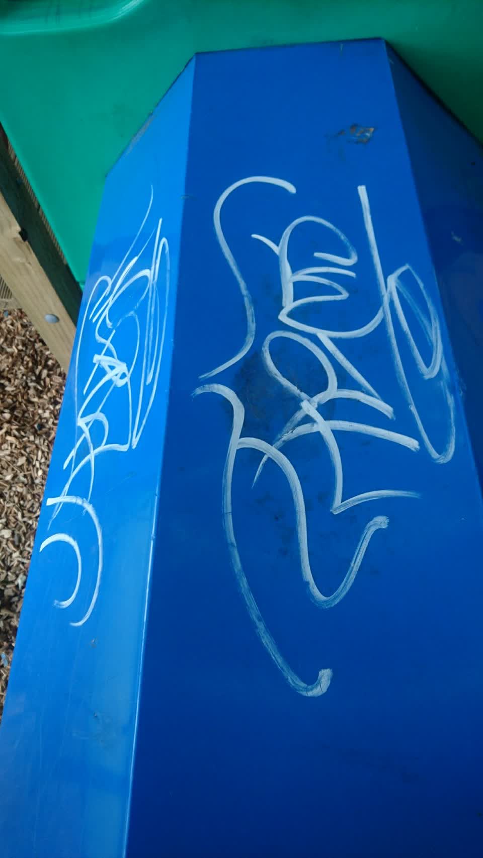 The photograph attached to this graffiti report