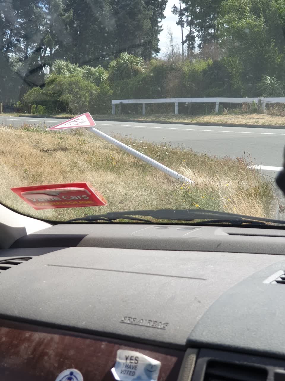 The photograph attached to this roading/streets report