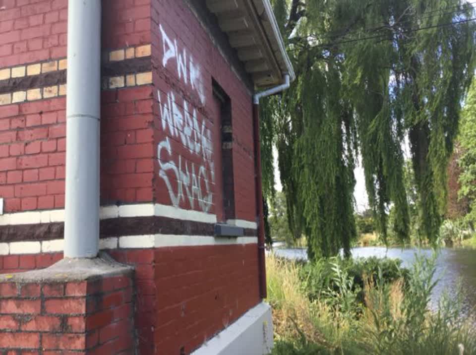 The photograph attached to this graffiti report