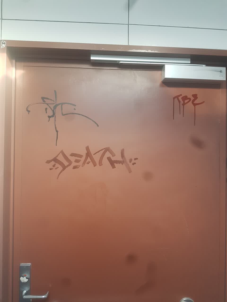 The photograph attached to this graffiti report
