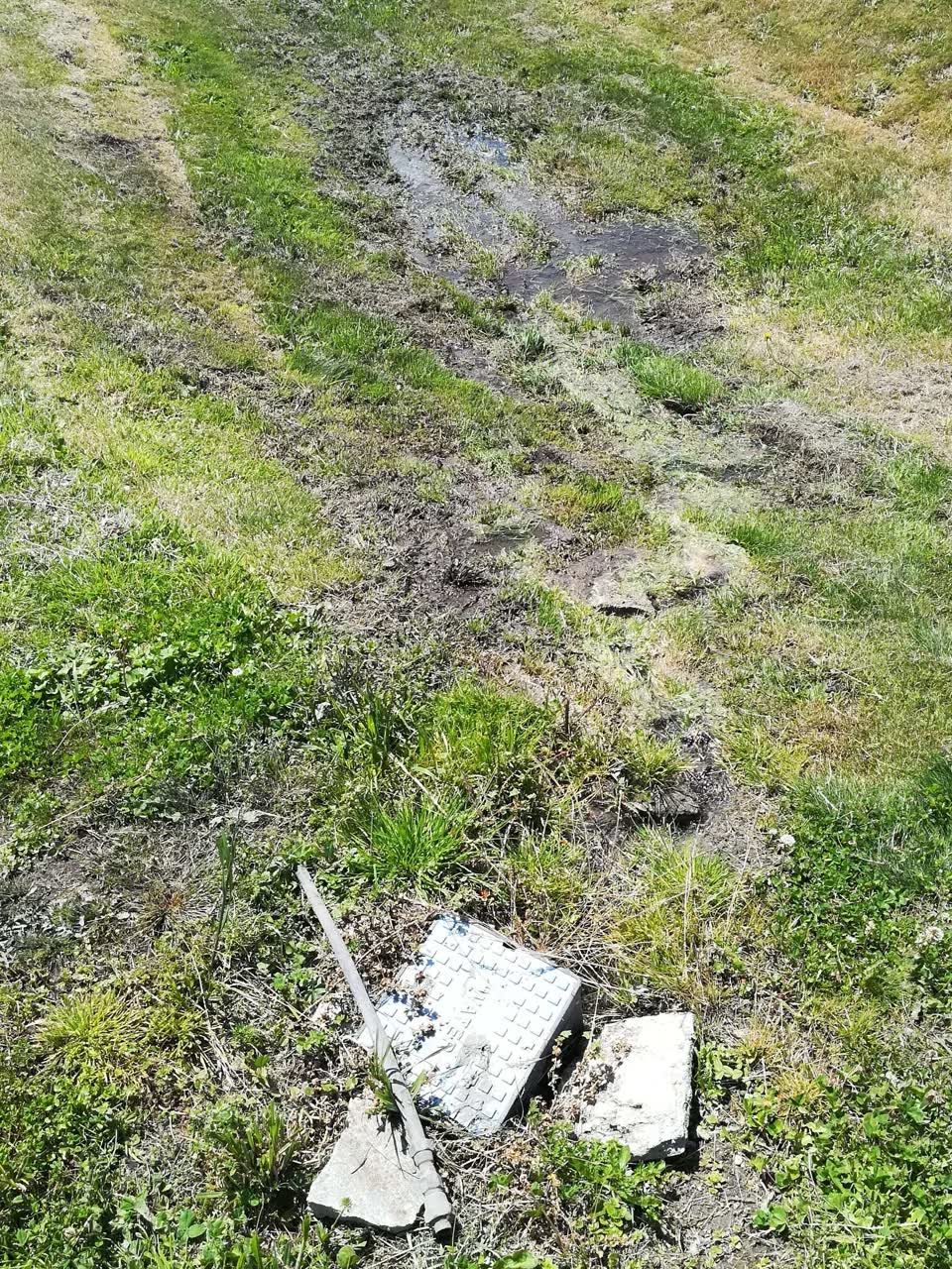 The photograph attached to this water supply report