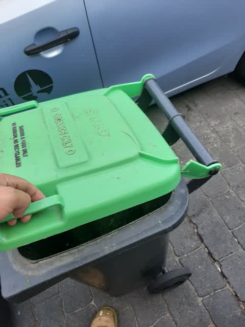 Rubbish/Recycling, a report photo