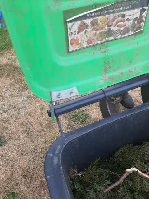 Rubbish/Recycling, a report photo