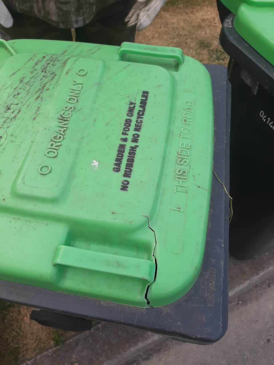 The photograph attached to this rubbish/recycling report