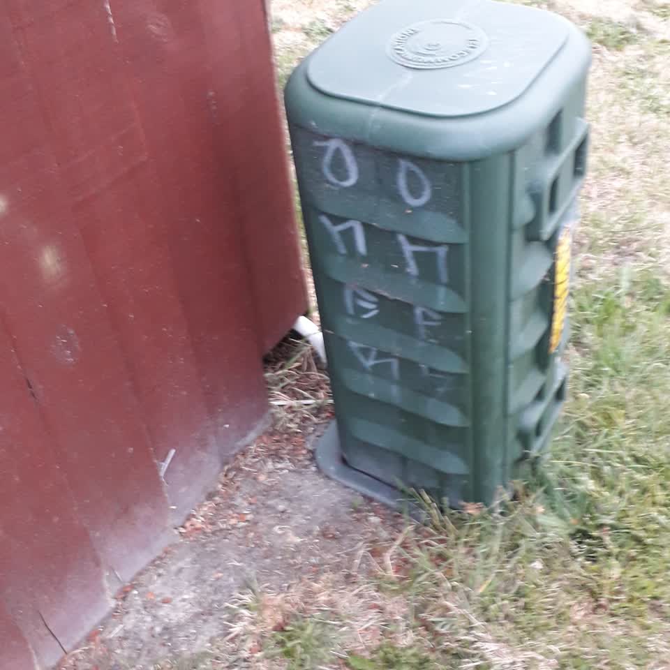 The photograph attached to this graffiti report