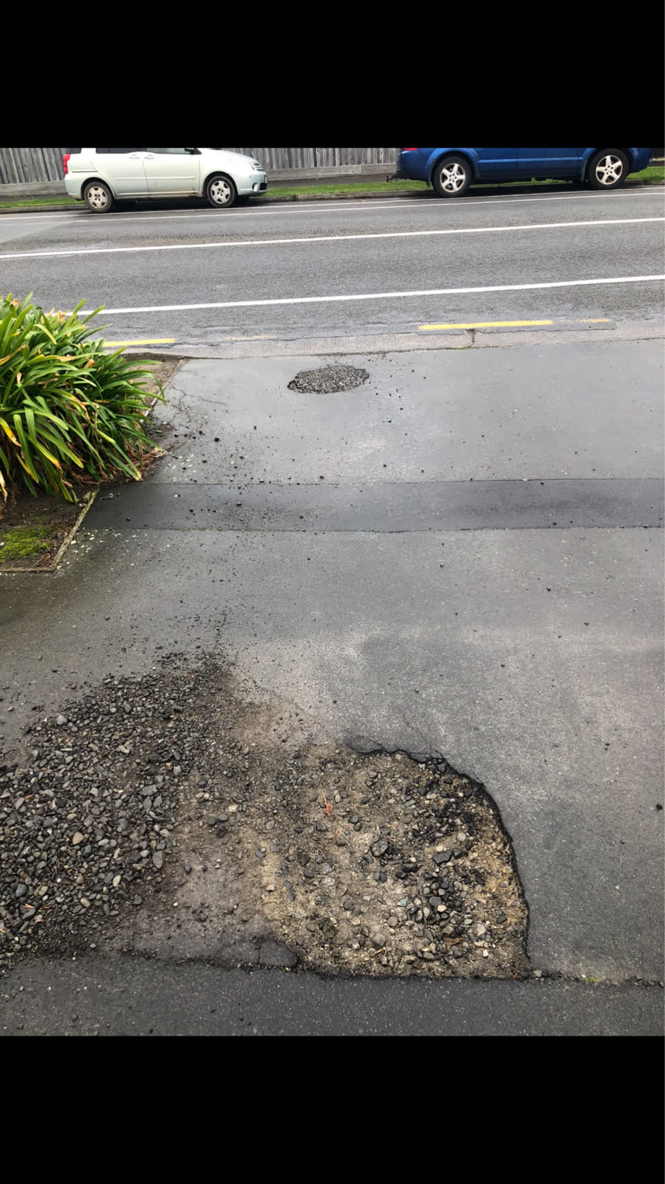 The photograph attached to this roading/streets report