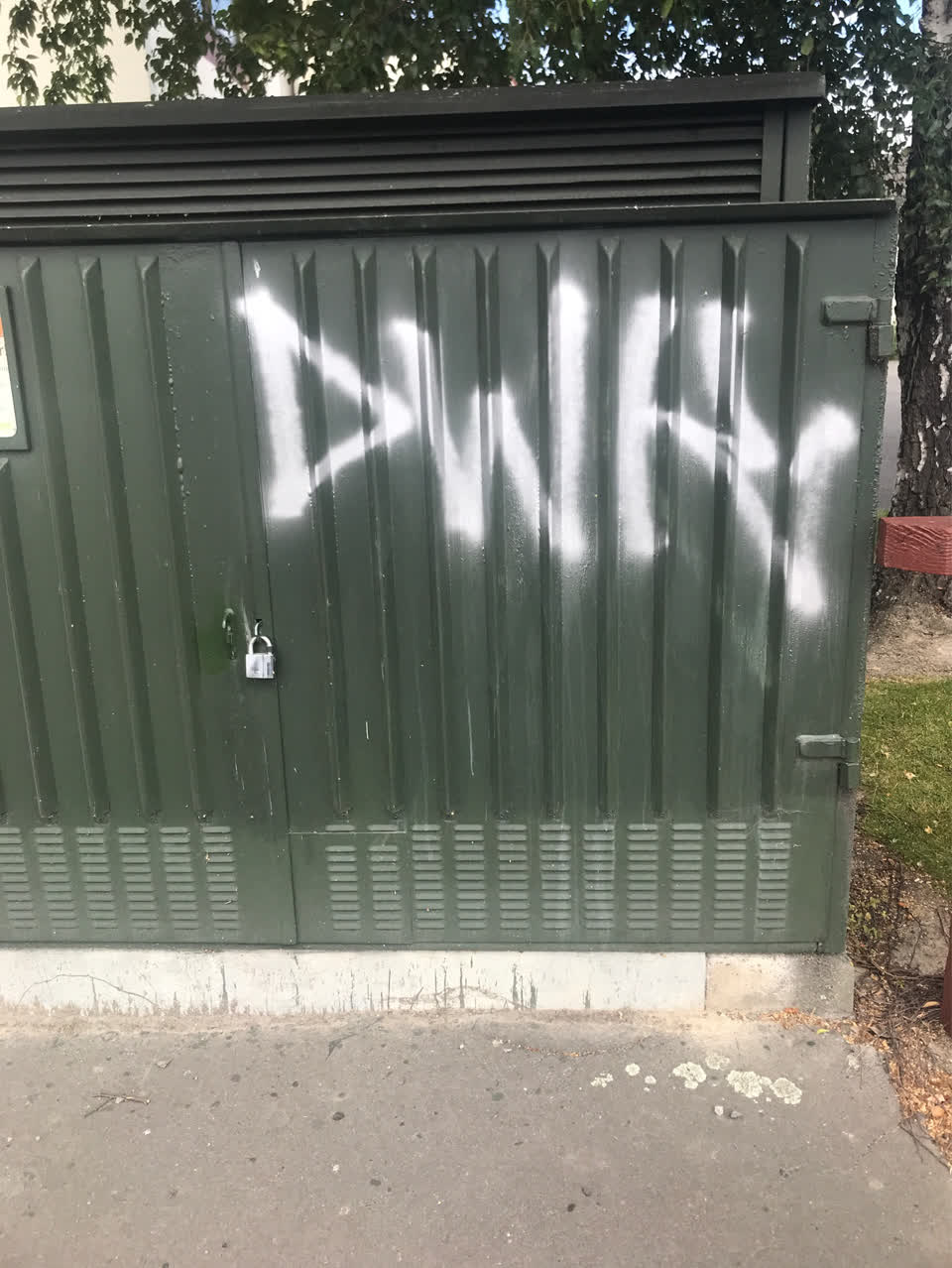 The photograph attached to this graffiti report