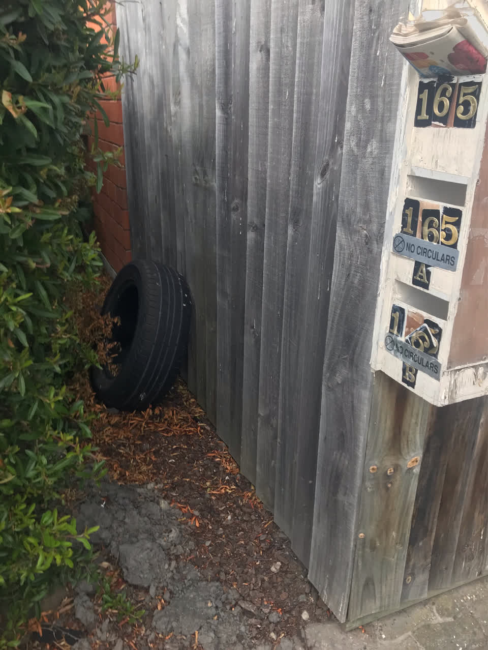 The photograph attached to this rubbish/recycling report
