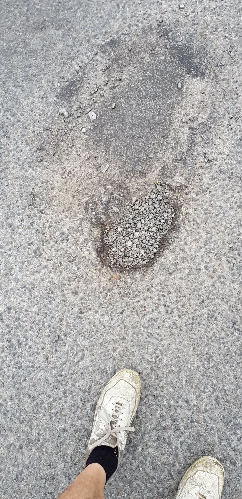 The photograph attached to this roading/streets report
