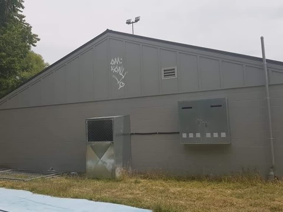 The photograph attached to this graffiti report
