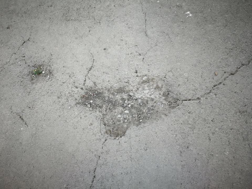 The photograph attached to this roading/streets report