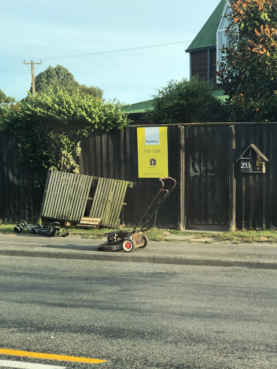 The photograph attached to this roading/streets report