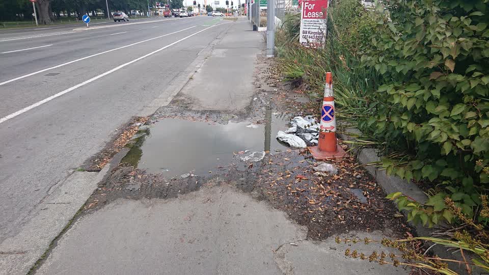 The photograph attached to this roading/streets report