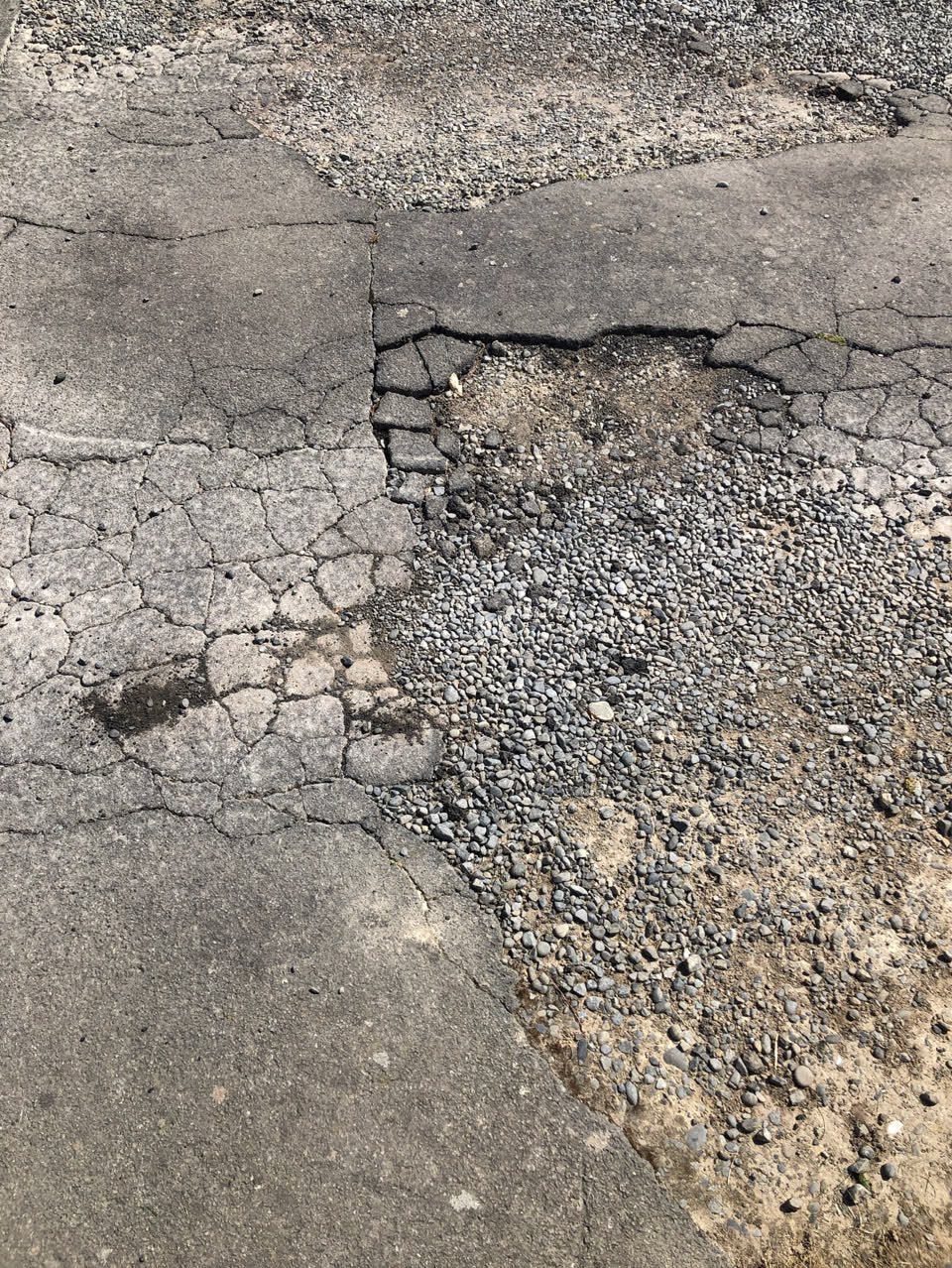 The photograph attached to this roading/streets report