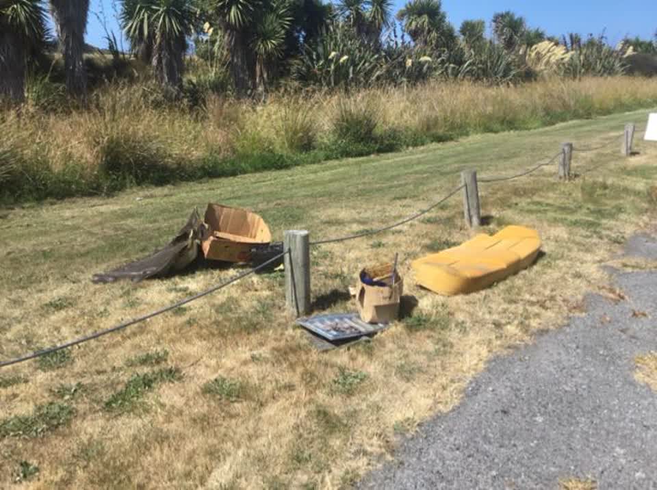 The photograph attached to this rubbish/recycling report