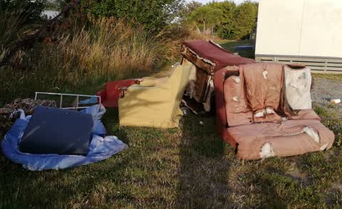 Rubbish/Recycling, a report photo