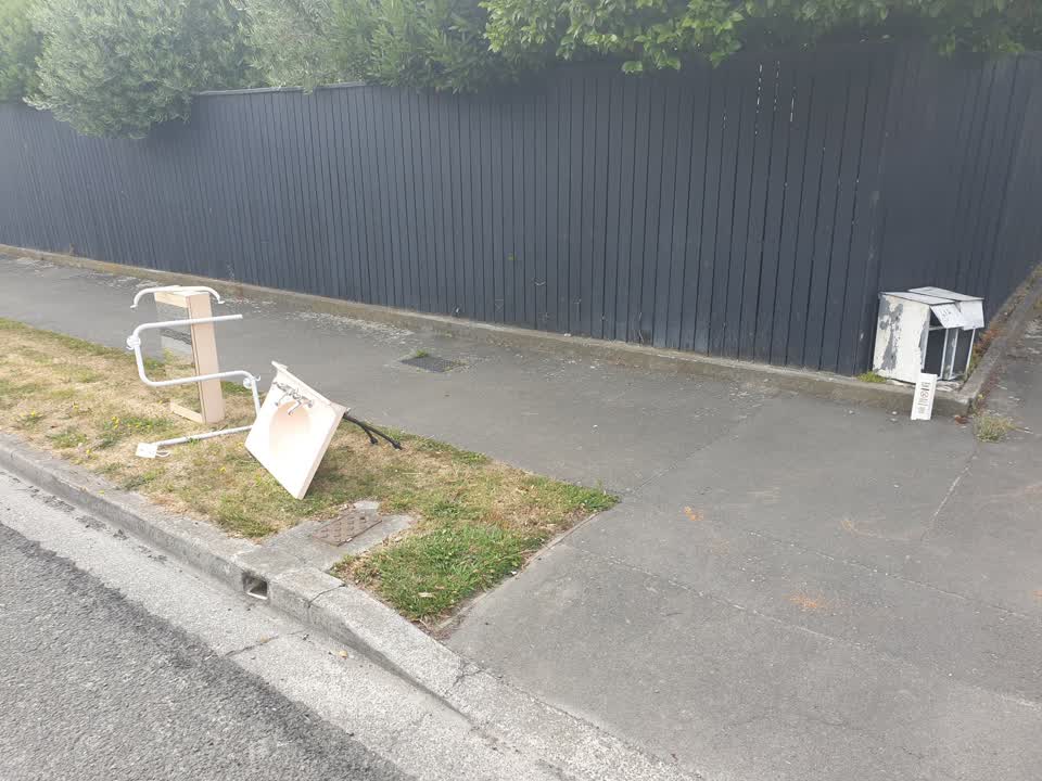 The photograph attached to this rubbish/recycling report