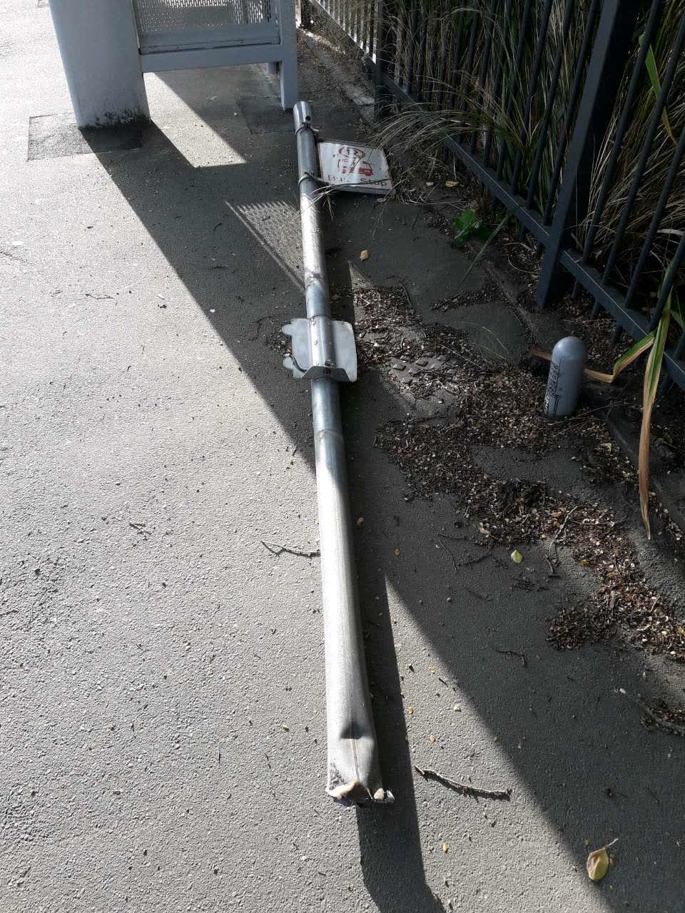 The photograph attached to this roading/streets report