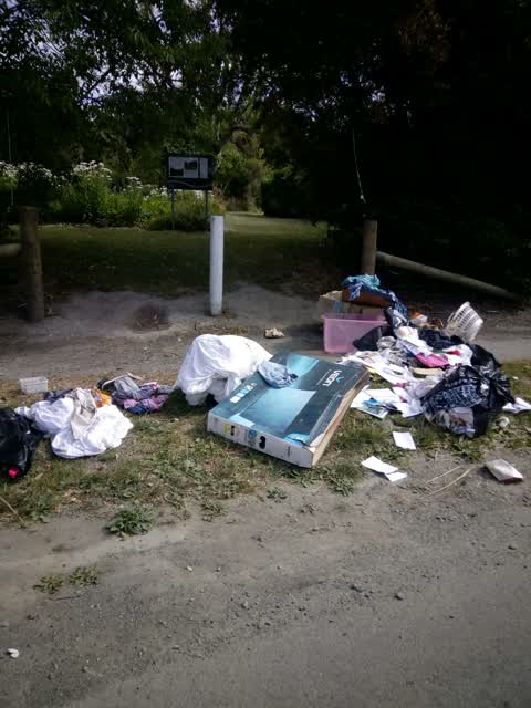 Rubbish/Recycling, a report photo
