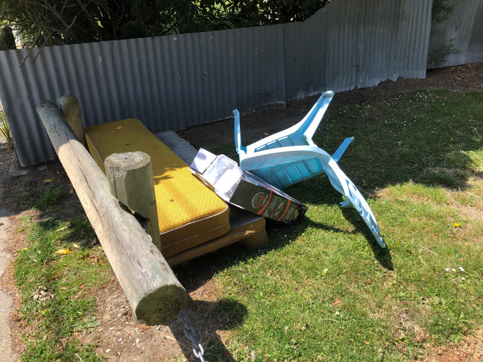 The photograph attached to this rubbish/recycling report