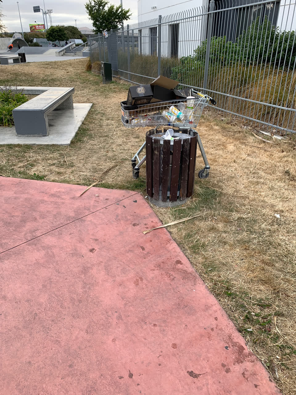 The photograph attached to this rubbish/recycling report