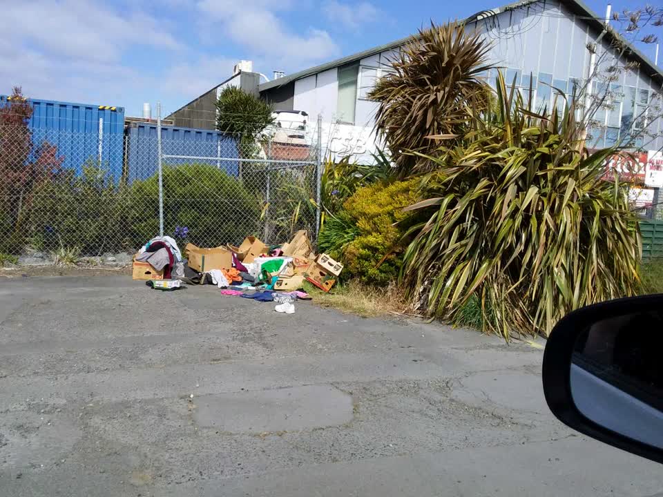 The photograph attached to this rubbish/recycling report