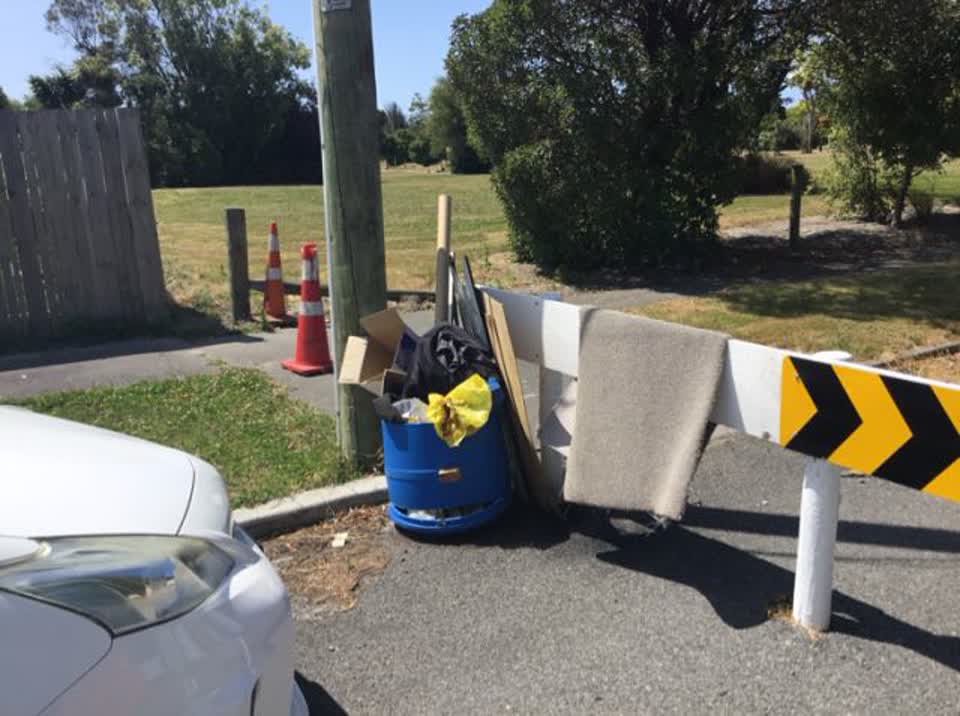 The photograph attached to this rubbish/recycling report