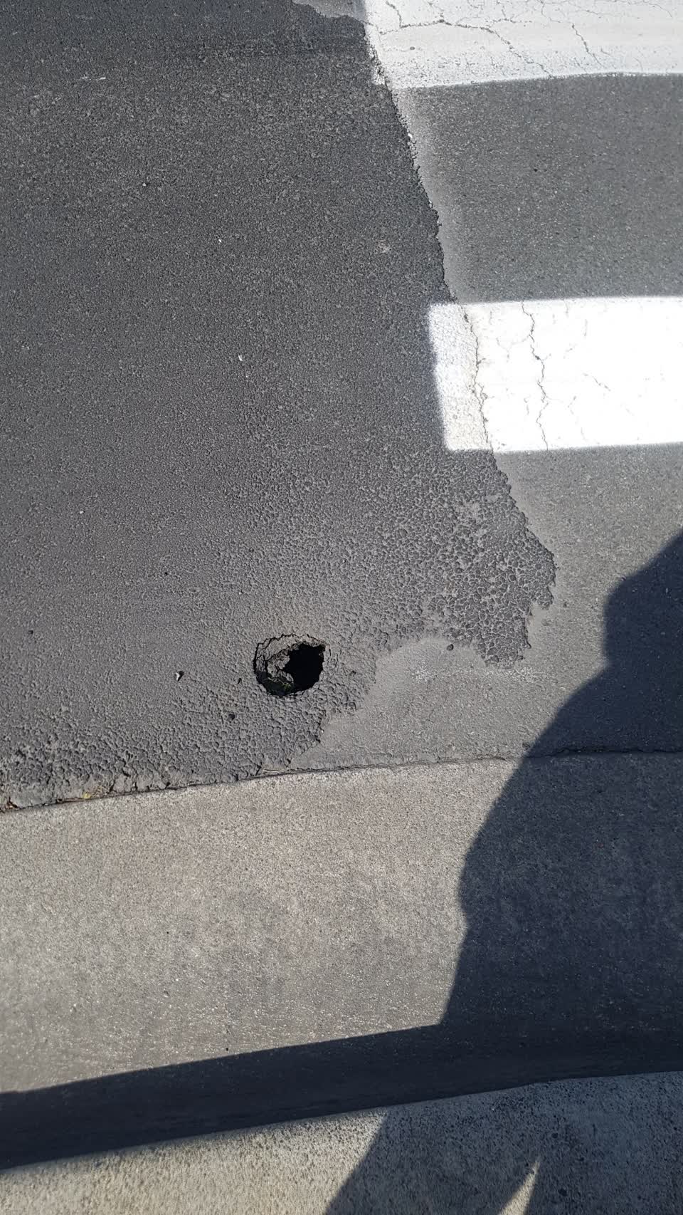 The photograph attached to this roading/streets report