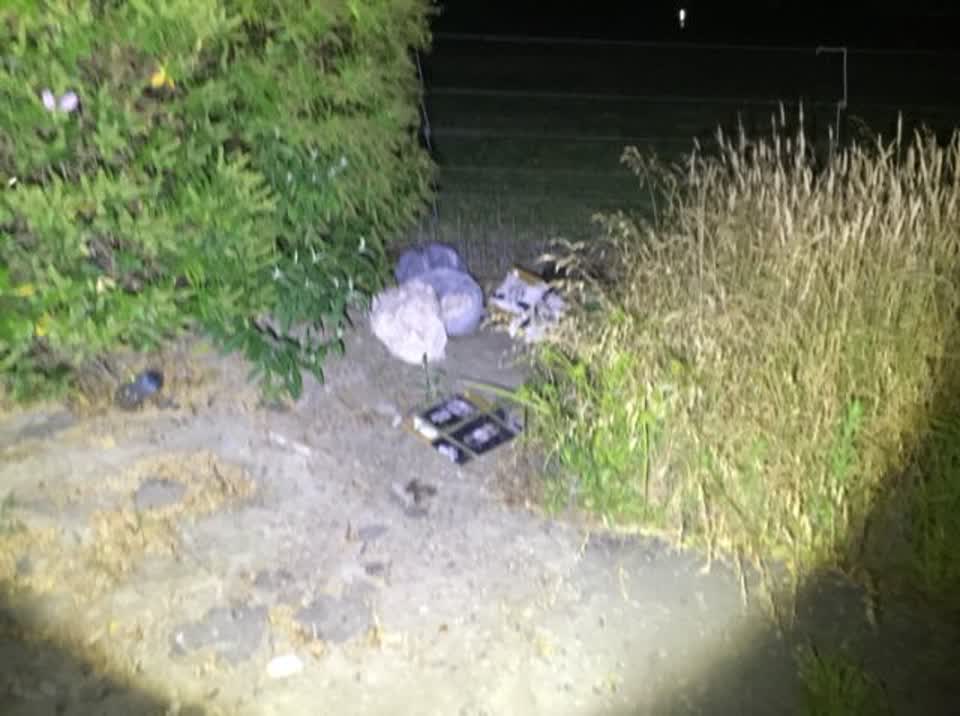 The photograph attached to this rubbish/recycling report