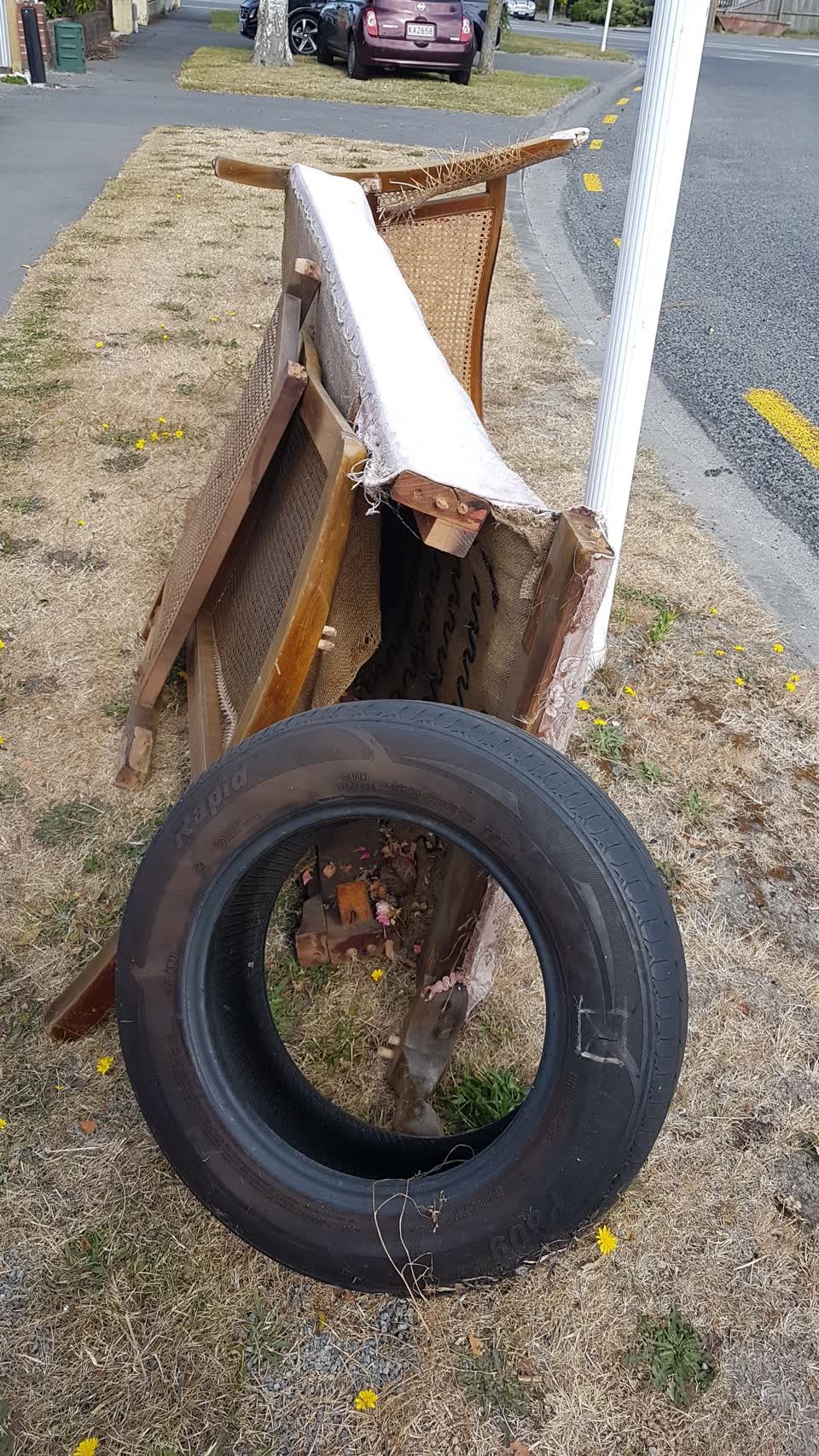 The photograph attached to this rubbish/recycling report