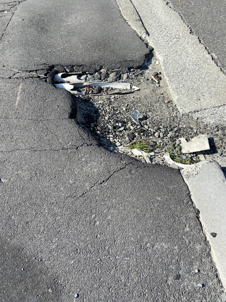 The photograph attached to this roading/streets report