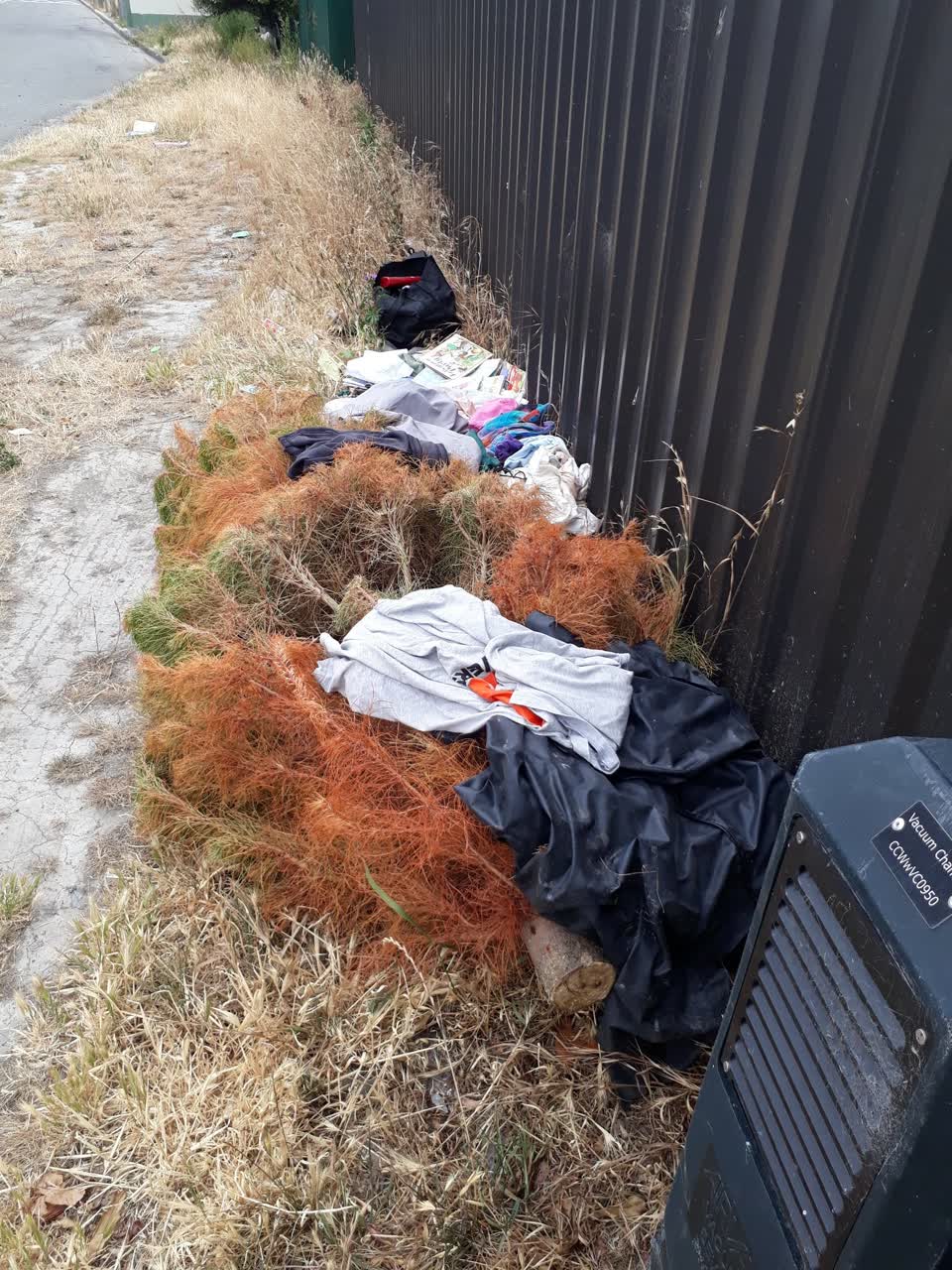 The photograph attached to this rubbish/recycling report