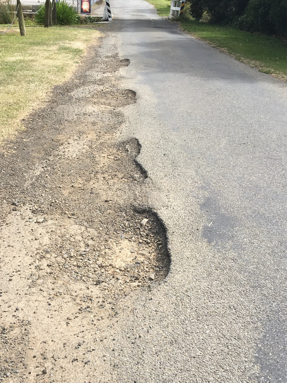 The photograph attached to this roading/streets report