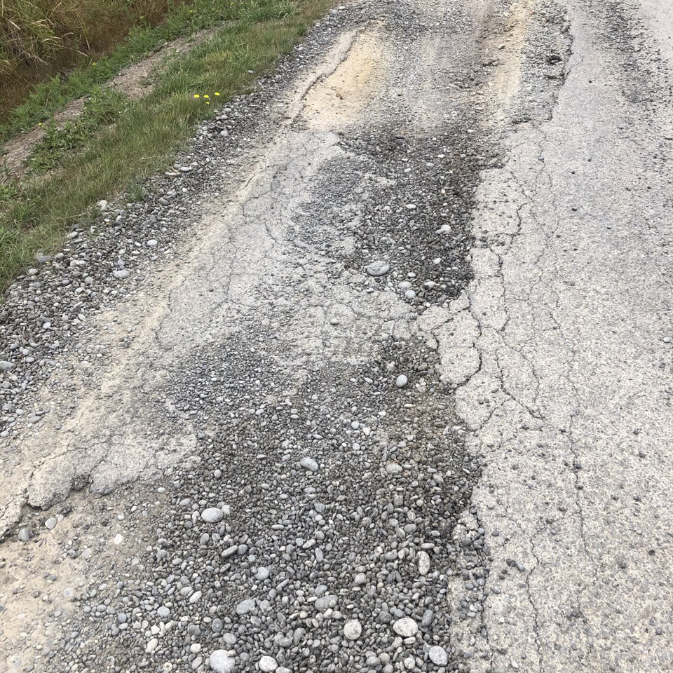 The photograph attached to this roading/streets report