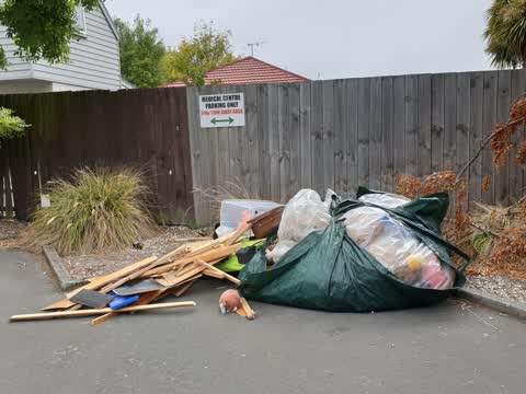 Rubbish/Recycling, a report photo