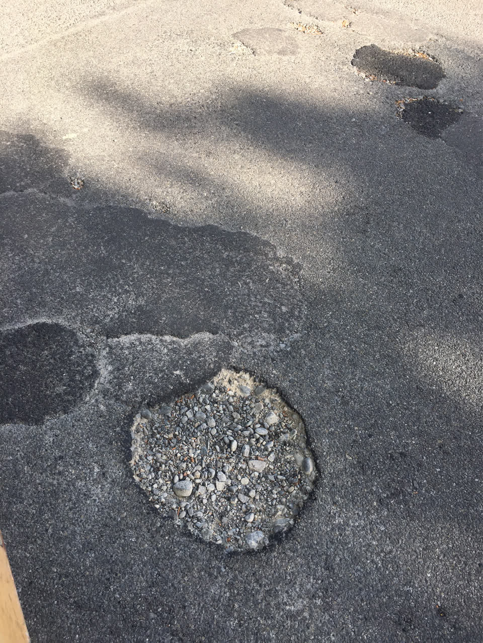 The photograph attached to this roading/streets report
