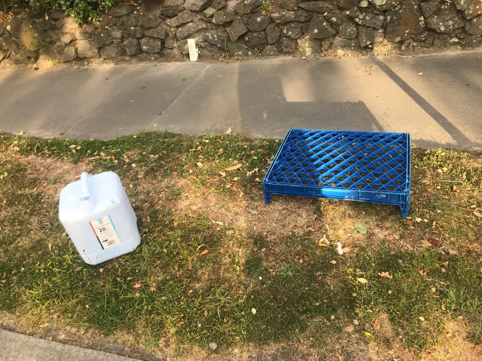 The photograph attached to this rubbish/recycling report