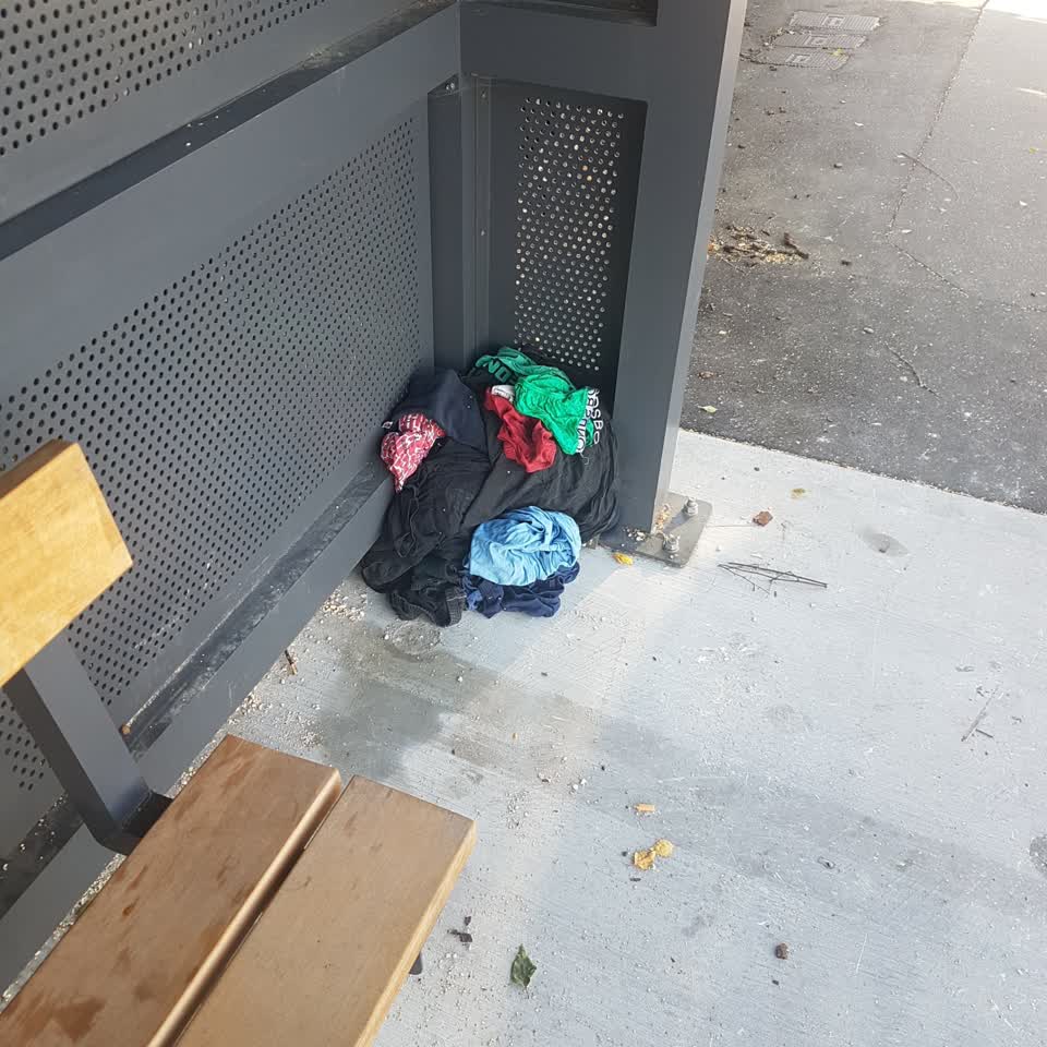 The photograph attached to this rubbish/recycling report