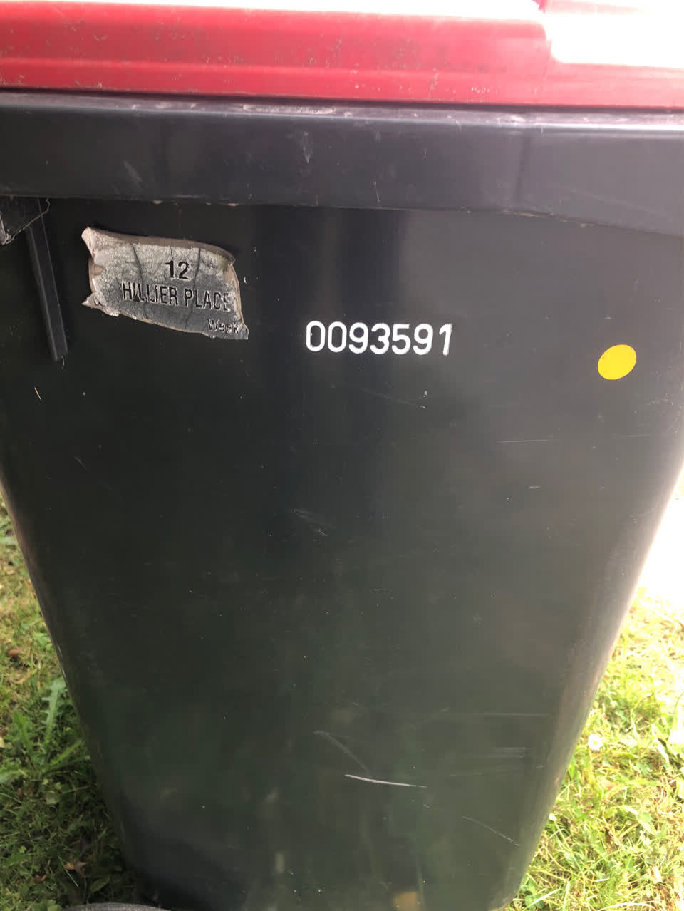 The photograph attached to this rubbish/recycling report