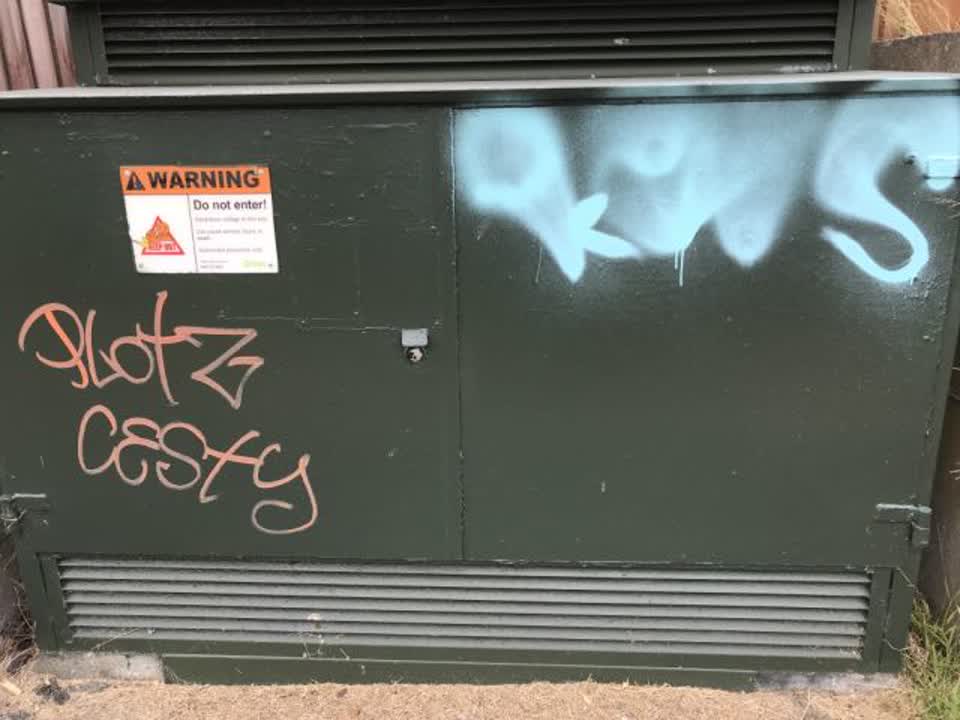 The photograph attached to this graffiti report