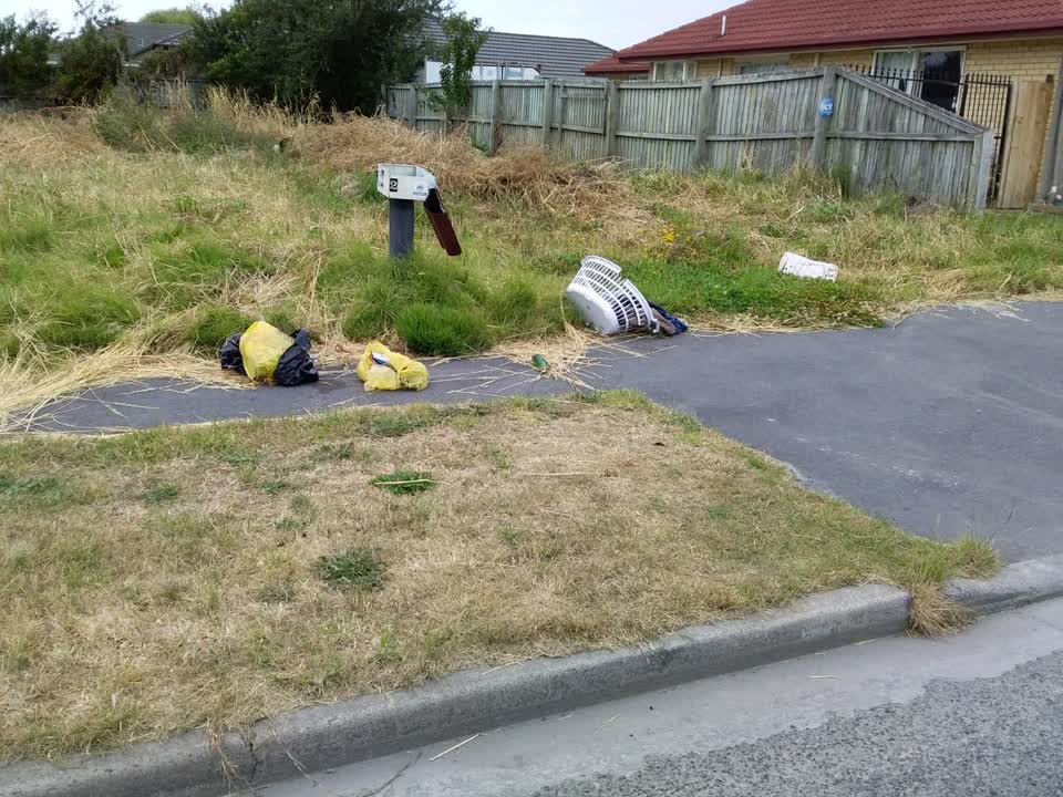 The photograph attached to this rubbish/recycling report