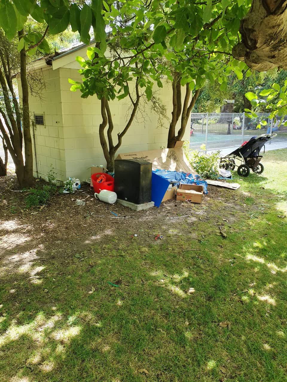 The photograph attached to this rubbish/recycling report