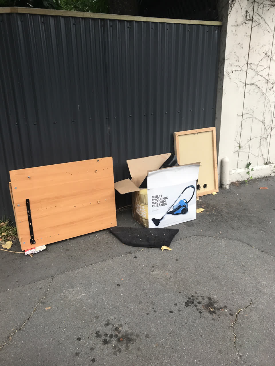 The photograph attached to this rubbish/recycling report