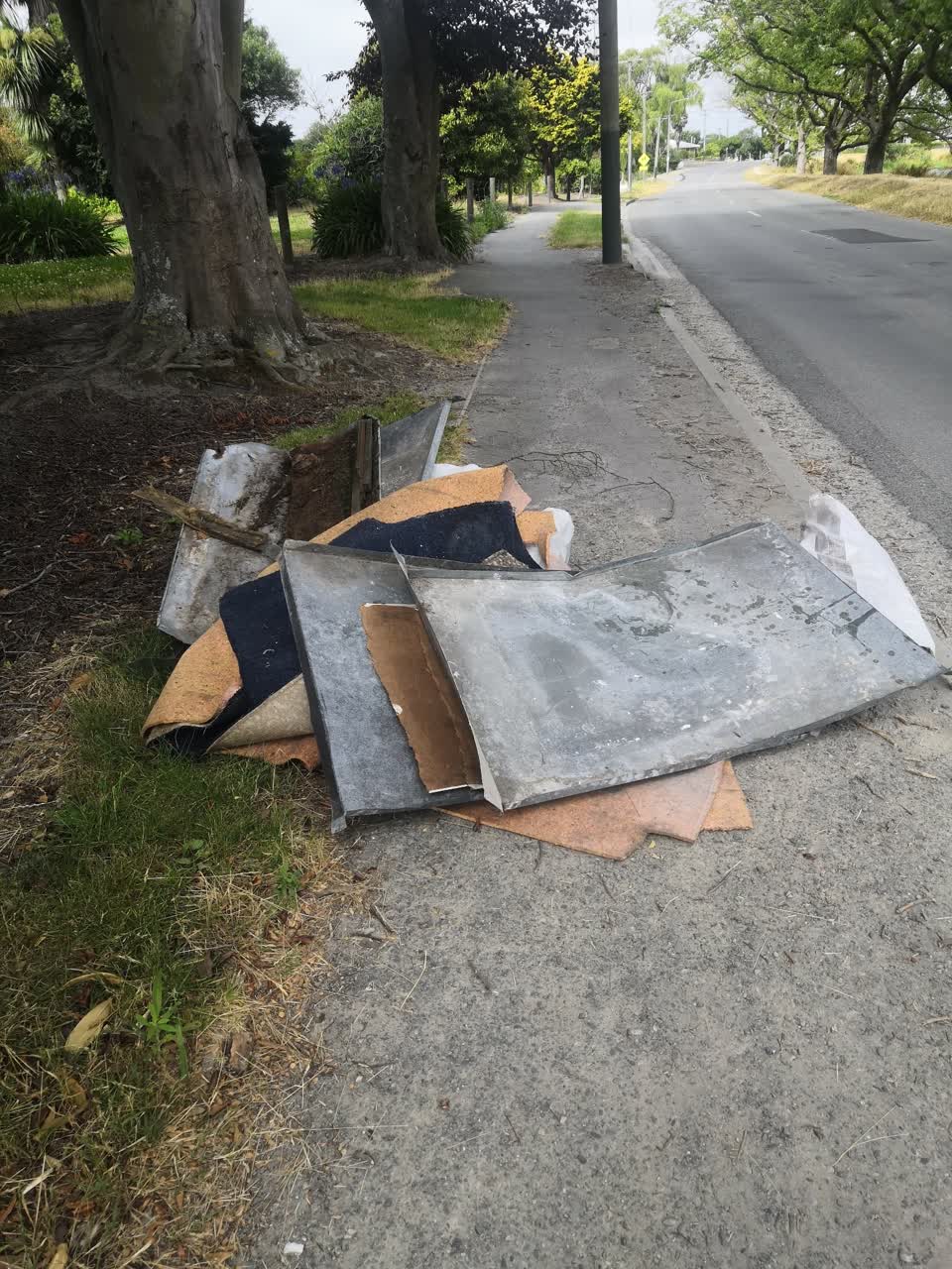The photograph attached to this rubbish/recycling report