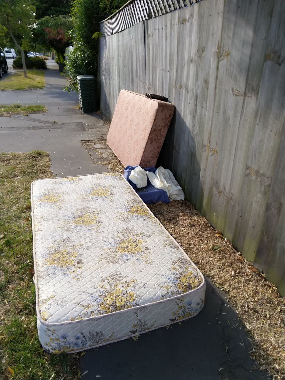 The photograph attached to this rubbish/recycling report