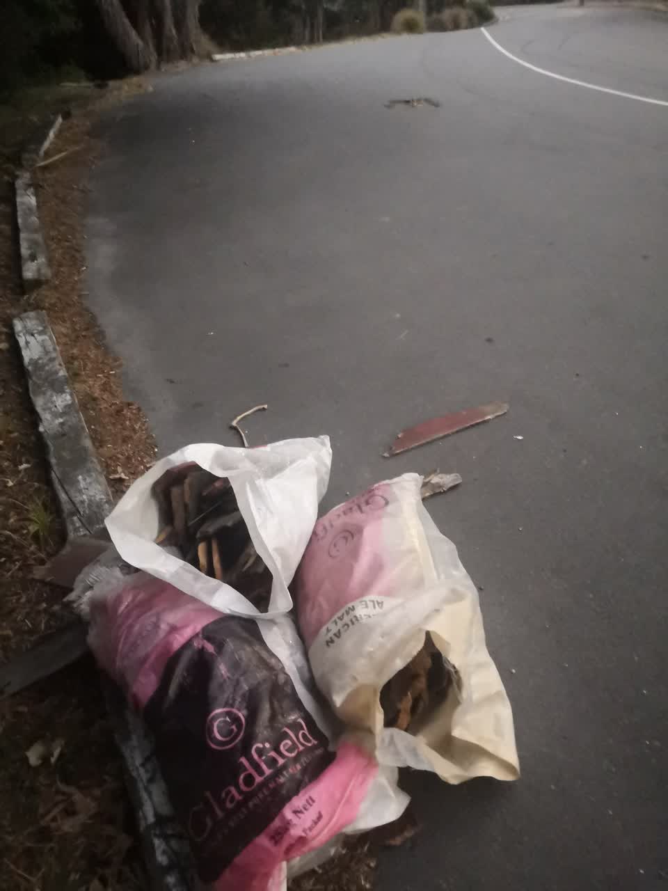 The photograph attached to this rubbish/recycling report